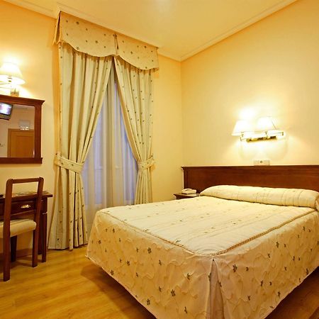 Hostal Sil & Serranos Madrid Ngoại thất bức ảnh