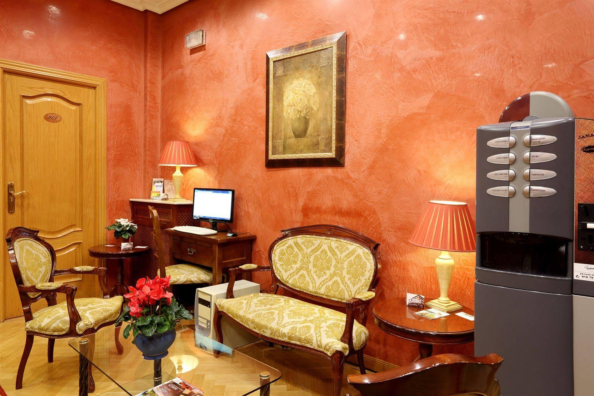 Hostal Sil & Serranos Madrid Ngoại thất bức ảnh