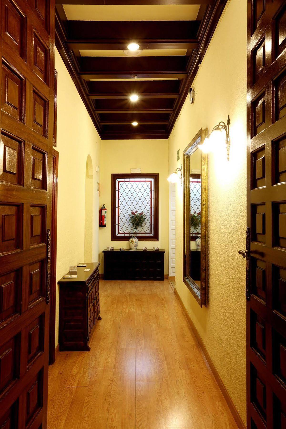 Hostal Sil & Serranos Madrid Ngoại thất bức ảnh